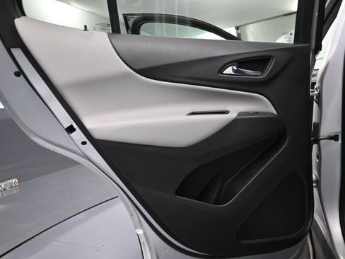 Used 2021 Chevrolet Equinox LS w/ LS Convenience Package image 32