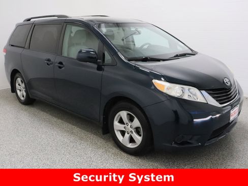 Used 2011 Toyota Sienna LE image 4