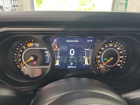 Used 2024 Jeep Wrangler Unlimited Rubicon w/ Convenience Group AWD/4WD image 18
