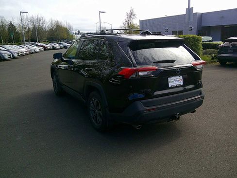 Used 2022 Toyota RAV4 XLE Premium image 3