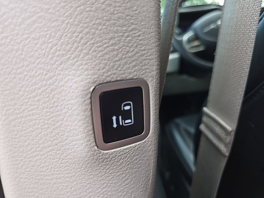 Used 2023 Chrysler Pacifica Touring-L FWD image 32