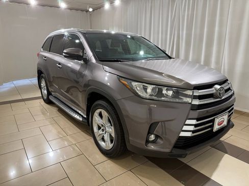 Used 2019 Toyota Highlander Limited FWD image 7