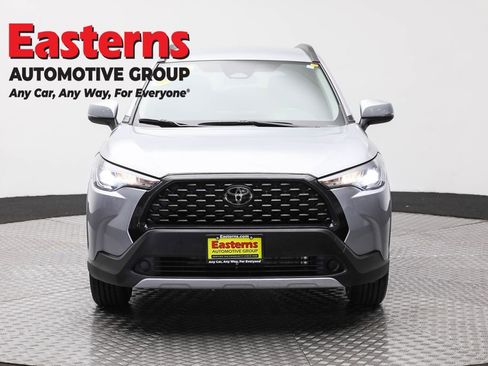 Used 2024 Toyota Corolla Cross LE image 2