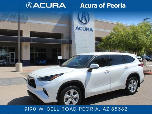 Used 2022 Toyota Highlander LE AWD/4WD image 1