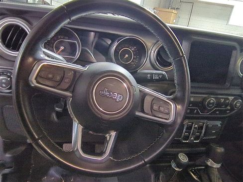 Used 2022 Jeep Gladiator Overland image 16