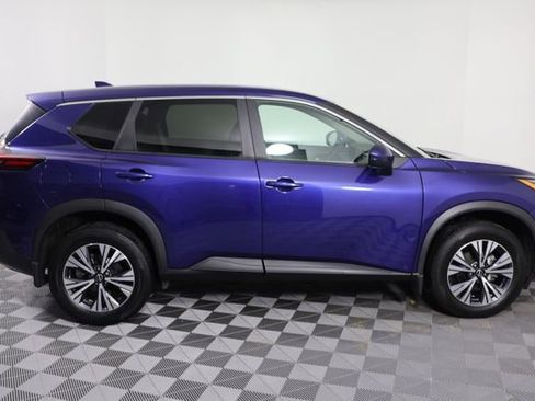 Used 2022 Nissan Rogue SV image 9