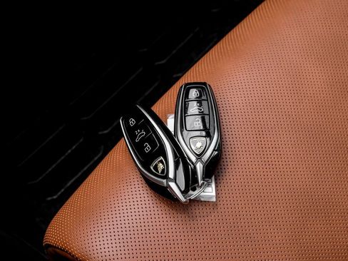 Used 2022 Lamborghini Urus image 55