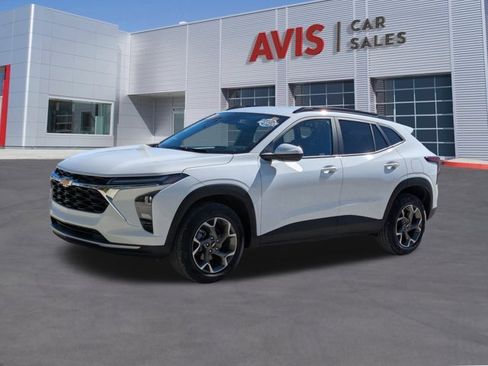 Used 2025 Chevrolet Trax LT w/ LT Convenience Package image 1