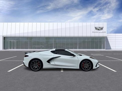 Used 2024 Chevrolet Corvette Stingray Preferred Cpe w/ Z51 Performance Package RWD image 2