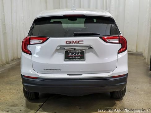 Used 2024 GMC Terrain SLE FWD image 8