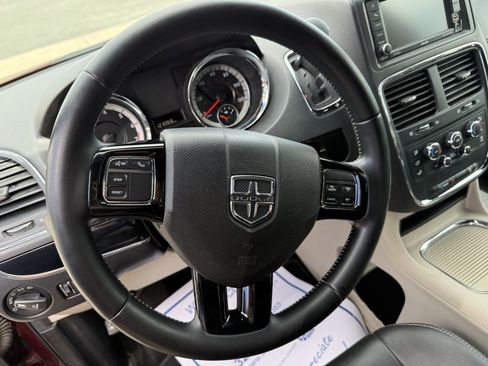 Used 2019 Dodge Grand Caravan SXT FWD image 20