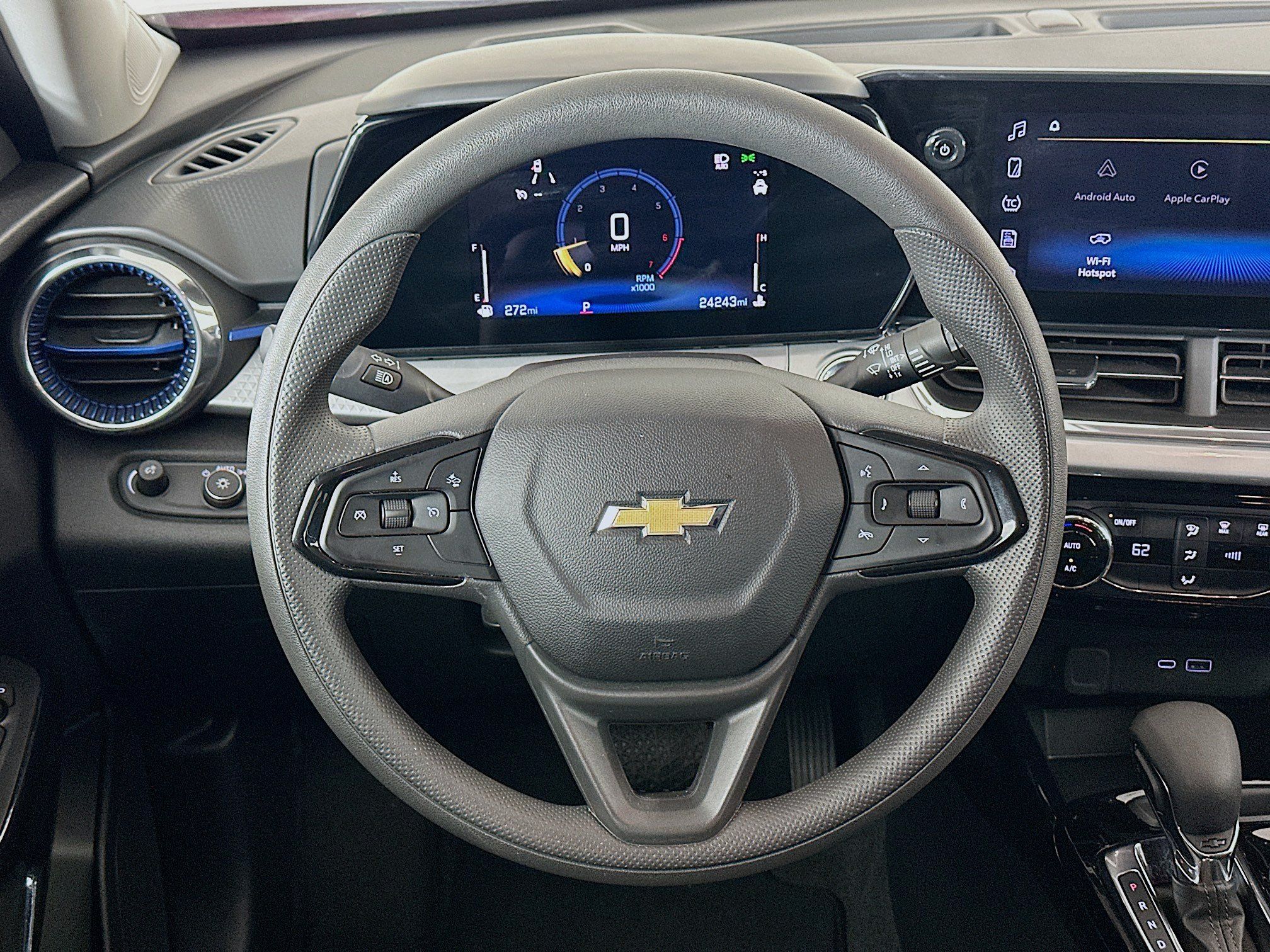 Used 2025 Chevrolet Trax LT FWD image 18