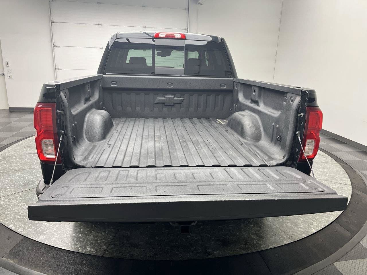 Used 2018 Chevrolet Silverado 1500 High Country w/ LPO, Protection Package AWD/4WD image 33