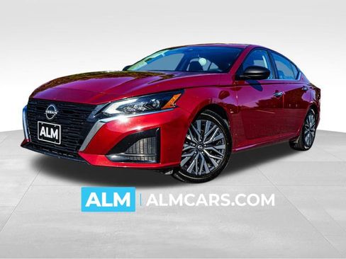Used 2024 Nissan Altima 2.5 SV FWD image 1