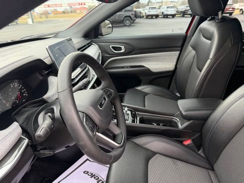 Used 2024 Jeep Compass Latitude w/ Convenience Group image 6