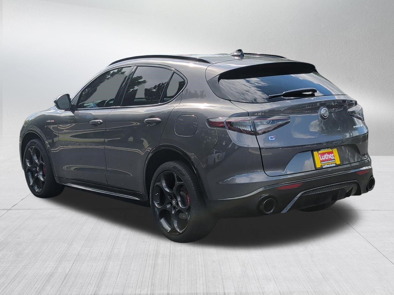 Used 2024 Alfa Romeo Stelvio Veloce AWD/4WD image 6