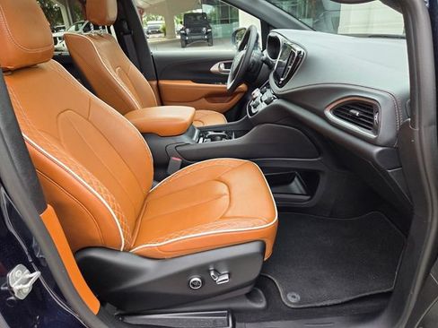 Certified 2024 Chrysler Pacifica Pinnacle FWD image 15