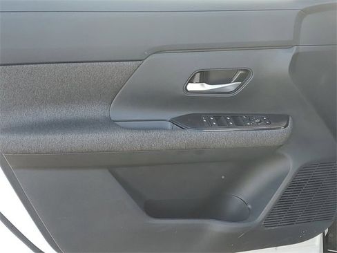 Certified 2025 Nissan Kicks SV image 21