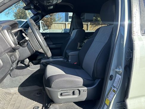 Certified 2023 Toyota Tacoma TRD Off-Road image 9