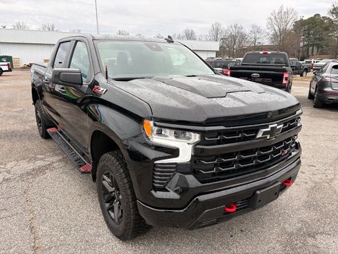 Used 2023 Chevrolet Silverado 1500 LT Trail Boss image 3
