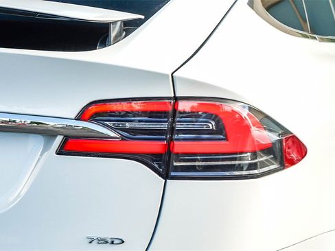 Used 2017 Tesla Model X 75D image 7