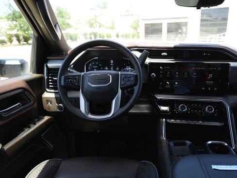 Used 2024 GMC Sierra 3500 Denali w/ Denali Reserve Package image 17