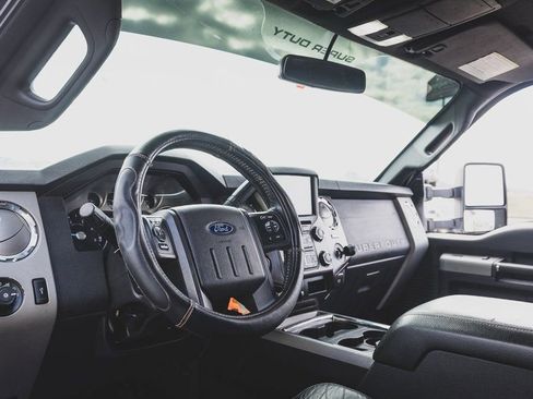 Used 2014 Ford F350 Lariat image 2