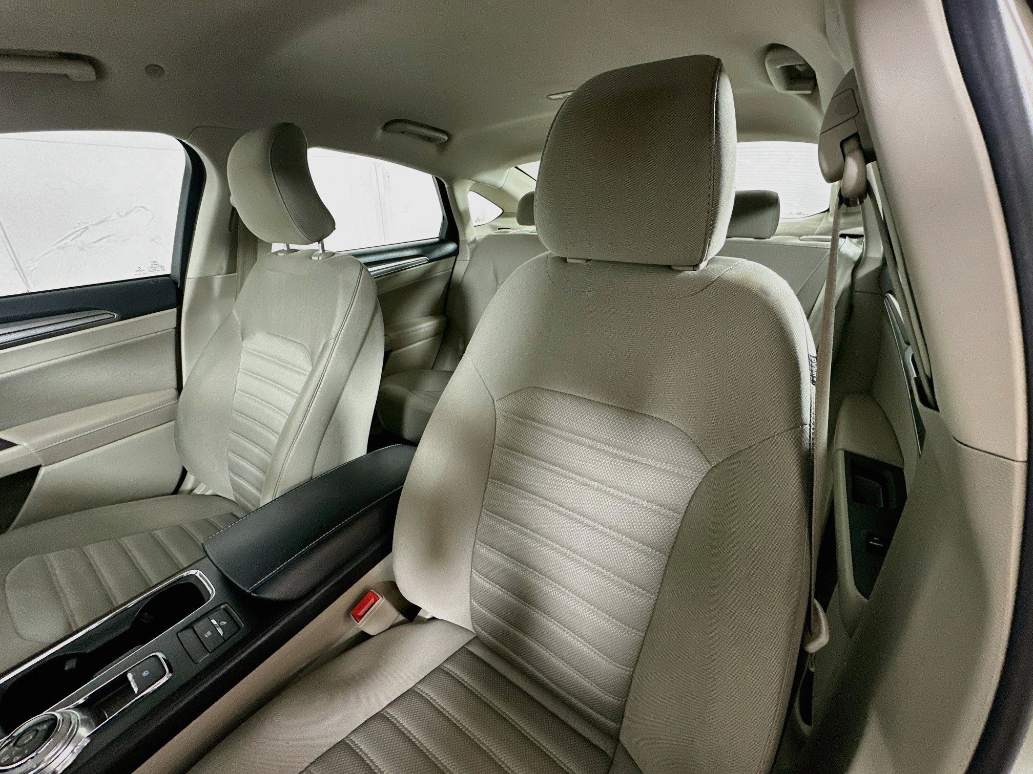 Used 2019 Ford Fusion SE FWD image 20