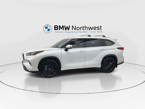 Used 2022 Toyota Highlander Limited AWD/4WD image 10