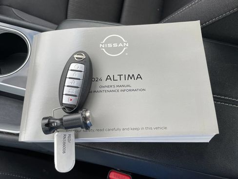 Used 2024 Nissan Altima 2.5 SV FWD image 30