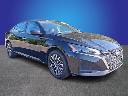 Used 2025 Nissan Altima 2.5 SV AWD/4WD image 3