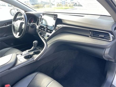 Used 2022 Toyota Camry XSE image 28