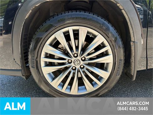 Used 2021 Toyota Highlander Platinum AWD/4WD image 12