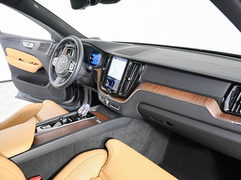Used 2023 Volvo XC60 B5 Ultimate w/ Climate Package FWD image 26