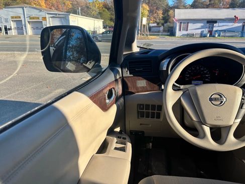 Used 2012 Nissan Quest S image 34