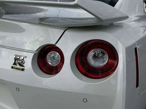 Used 2024 Nissan GT-R w/ Floor Mat Package AWD/4WD image 17