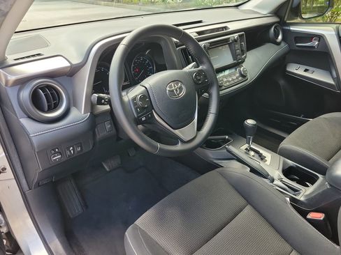Used 2018 Toyota RAV4 XLE FWD image 15