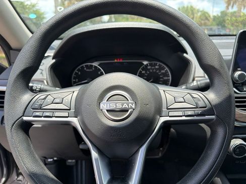 Used 2024 Nissan Altima 2.5 SV FWD image 10
