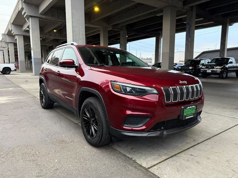 Used 2020 Jeep Cherokee Latitude w/ Cold Weather Group image 2