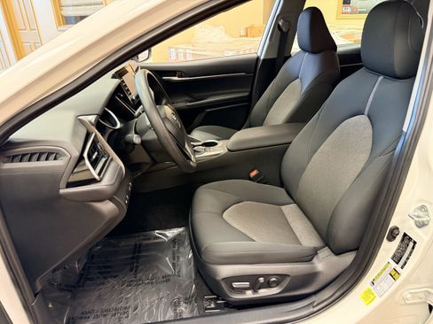 Used 2023 Toyota Camry LE FWD image 7