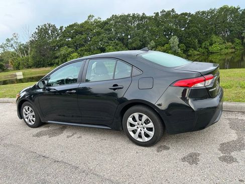 Certified 2022 Toyota Corolla LE FWD image 4