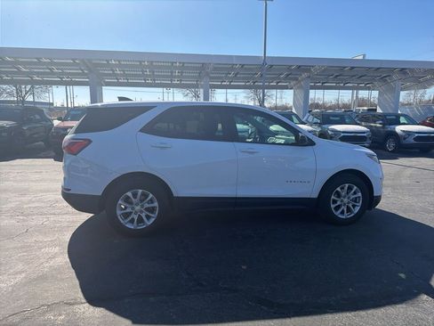 Used 2020 Chevrolet Equinox LS w/ LS Convenience Package image 3