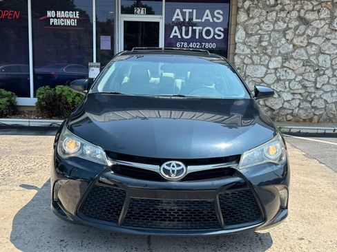 Used 2017 Toyota Camry XSE w/ Moonroof Package FWD image 2