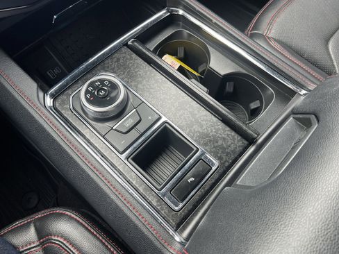 Used 2023 Ford Expedition Limited image 12