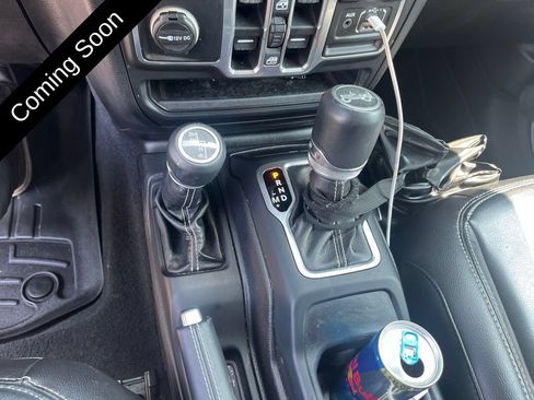 Used 2018 Jeep Wrangler Unlimited Sahara AWD/4WD image 17