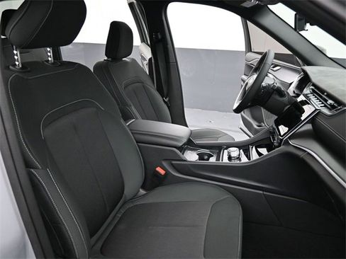 New 2025 Jeep Grand Cherokee Laredo image 25