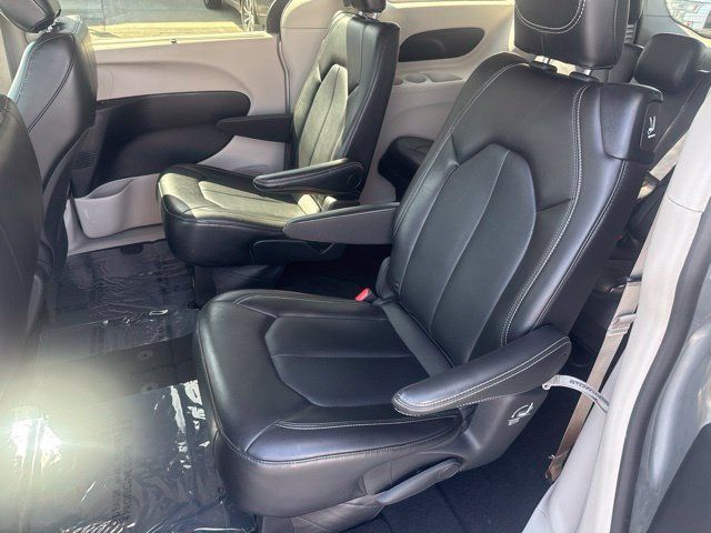 Used 2024 Chrysler Pacifica Touring-L FWD image 24