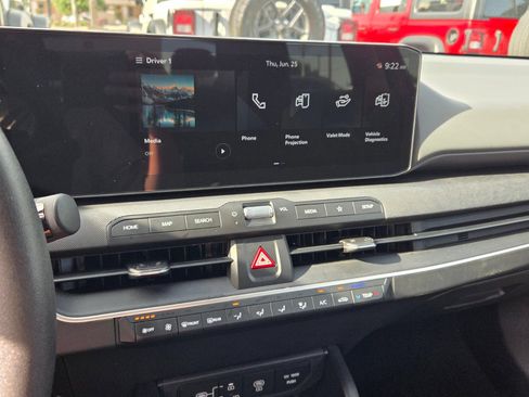 Used 2025 Kia K4 FWD image 19
