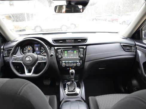 Used 2019 Nissan Rogue SV w/ Sun & Sound Touring Package image 18