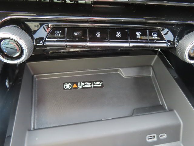 Used 2026 Chevrolet Suburban High Country AWD/4WD image 38